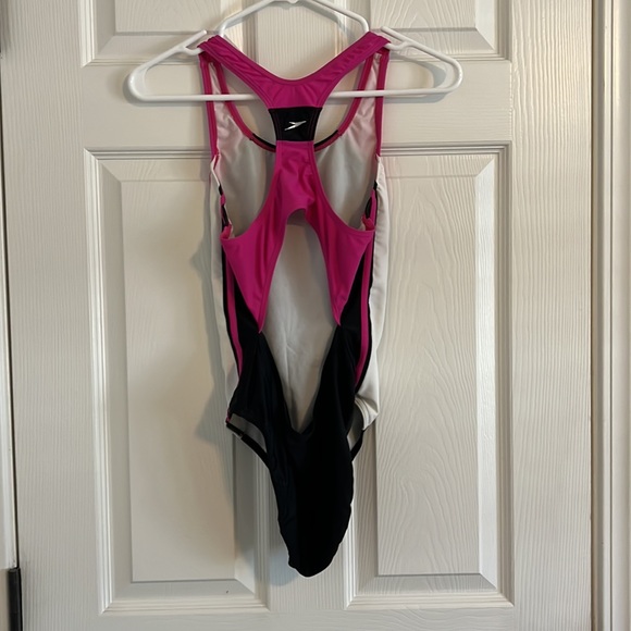 Girl’s Speedo 16 in pink, black, and white - Picture 2 of 2